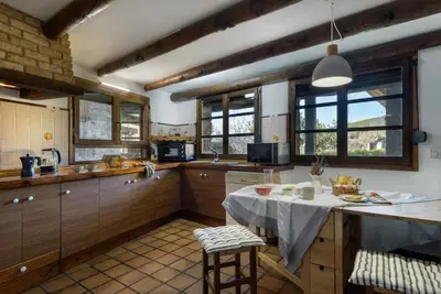 Una cocina o zona de cocina en Alojamiento la Atalaya de Araguas