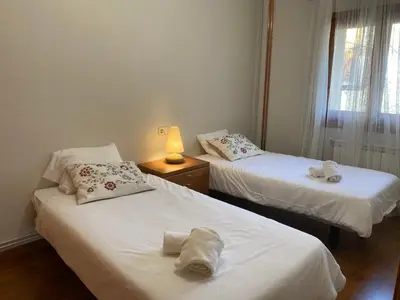 Cama o camas de una habitación en NRY ESTANCES I SERVEIS EL TARTER 2