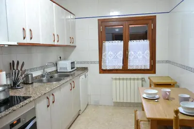 Una cocina o zona de cocina en NRY ESTANCES I SERVEIS EL TARTER 2