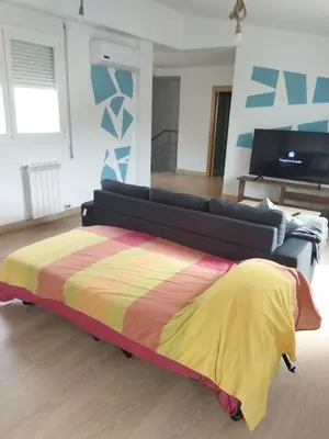 Una televisión o centro de entretenimiento en Ático Entero con Habitación en Corella