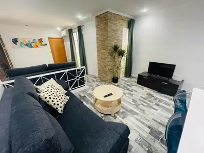 Una televisión o centro de entretenimiento en Fabuloso en el corazón de la ciudad y con garaje