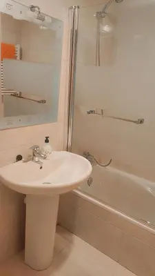 Un baño de Habitación Renfe