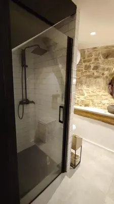 Un baño de Cal Rei