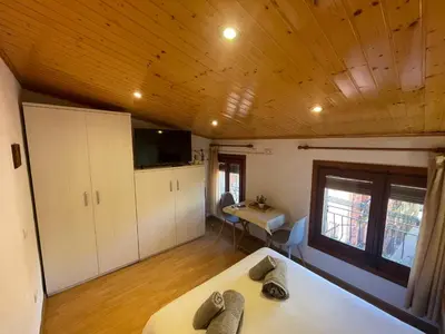 Una televisión o centro de entretenimiento en EVA & TRAVEL - CAL MARCEL - Habitacion
