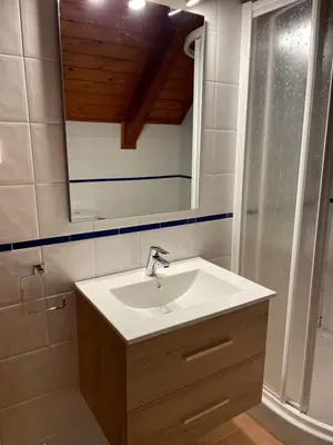 Un baño de KASARES BENAS