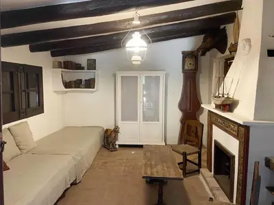 Zona de estar de Mas Nou Casa rural con piscina y vistas espectaculares