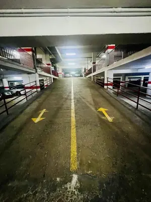 Plano de A Orillas del Pilar con parking