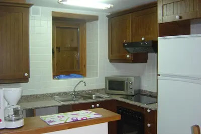 Una cocina o zona de cocina en APARTMENTSUITESPAIN BAQUEIRA JARDIn