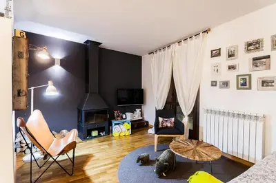 Una televisión o centro de entretenimiento en UP BENASQUE Borda Albar