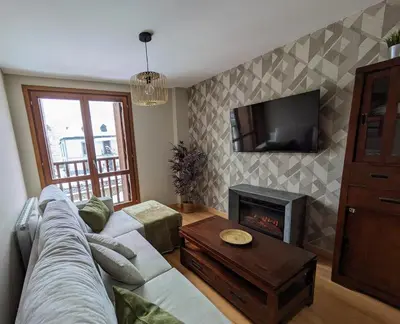 Una televisión o centro de entretenimiento en La Casa de la Montaña