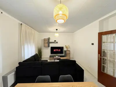 Una televisión o centro de entretenimiento en La Paloma del Pilar - Turistea Suites