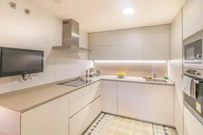 Una cocina o zona de cocina en Encantadora habitación en apartamento con terraza