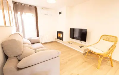 Zona de estar de El sueño del Búho 2. Chimenea y barbacoa