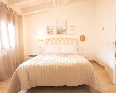 Cama o camas de una habitación en El sueño del Búho 6. Ático con chimena