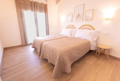 Cama o camas de una habitación en El sueño del Búho 4. Ático con chimenea y terraza.