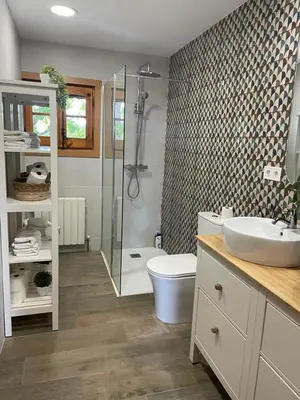 Un baño de Villa Independente con Piscina Privada - perfecto familia y grupos