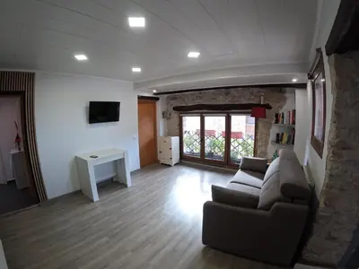 Una televisión o centro de entretenimiento en CA L'ENGRÀCIA