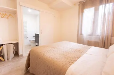 Cama o camas de una habitación en El sueño del Búho 5. Un dormitorio con chimenea