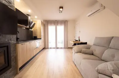 Zona de estar de El sueño del Búho 5. Un dormitorio con chimenea