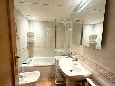 Un baño de Dos Torres César Augusto - Larga temporada