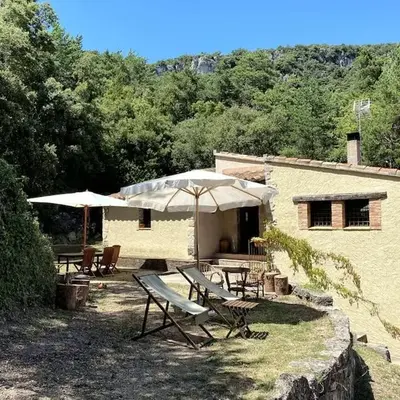 Mas Nou Casa y piscina en plena naturaleza