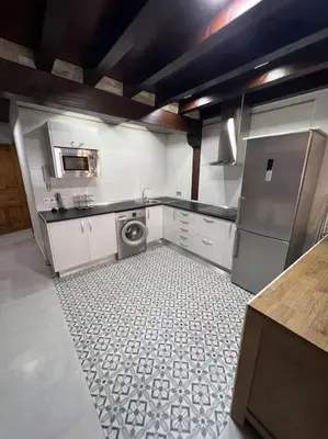 Una cocina o zona de cocina en Apartamento dúplex en Sangüesa de 3 dormitorios y 2 baños