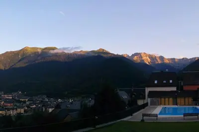 Vista general de una montaña o vista desde la casa o chalet