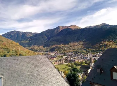 Vista general de una montaña o vista desde la casa o chalet