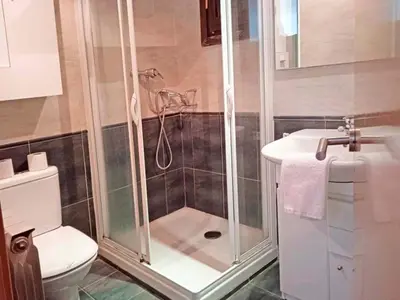 Un baño de Apartamentos Sallent de Gállego 3000