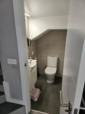 Un baño de Descanso urbano Pamplona