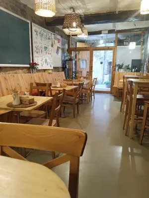 Un restaurante o sitio para comer en El Refugi