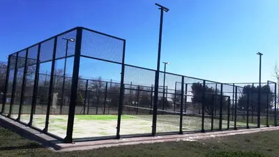 Instalaciones para jugar a tenis o squash en Camping de Olite o alrededores