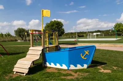 Zona de juegos infantil en Camping de Olite