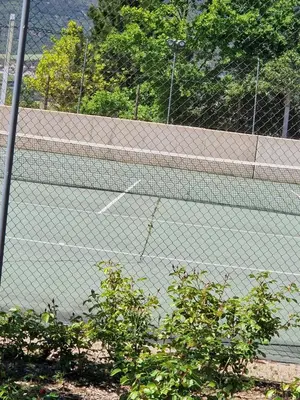 Instalaciones para jugar a tenis o squash en Duplex GABY o alrededores