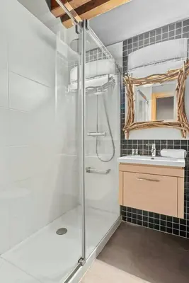 Un baño de Iraida - Precioso dúplex en Lanuza by Cardi Suites