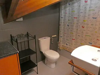 Un baño de Apartamentos Villanua 3000