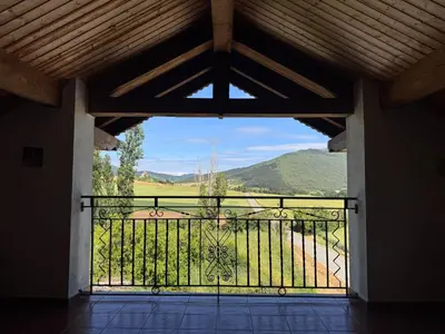 Vista general de una montaña o vista desde la casa o chalet