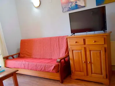 Una televisión o centro de entretenimiento en Apartamentos Candanchu 3000