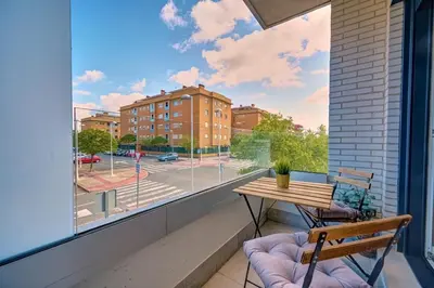Un balcón o terraza de Zizur Confort by Clabao