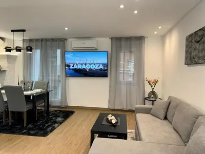 Una televisión o centro de entretenimiento en El pilar a 3 minutos