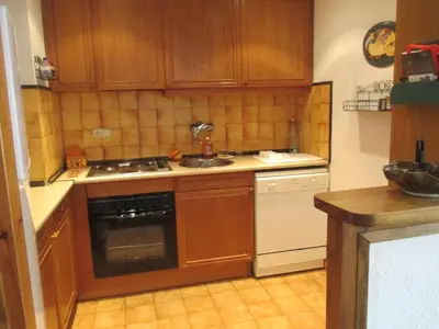 Una cocina o zona de cocina en Appartement au Pla de l'Ermita dans la Vallée de BoÏ , Pyrénées Catalanes