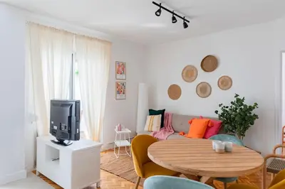 Una televisión o centro de entretenimiento en Casa Bombón
