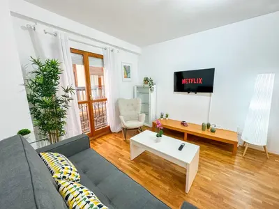 Una televisión o centro de entretenimiento en Laurel del Pilar ComoTuCasa