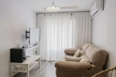 Una televisión o centro de entretenimiento en Apartamento cerca del Pilar