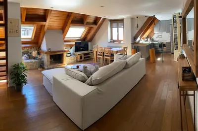 Zona de estar de DUPLEX con encanto en Bagergue y guarda esquíes