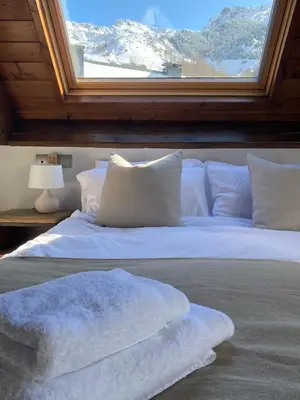 Cama o camas de una habitación en DUPLEX con encanto en Bagergue y guarda esquíes
