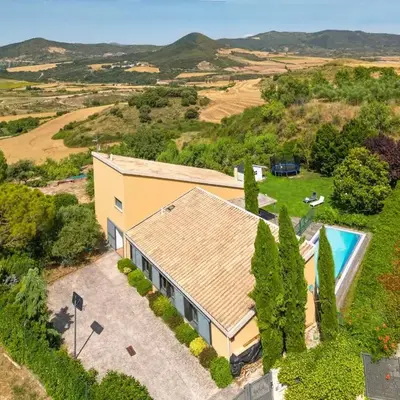 Espectacular casa de diseño con piscina en Navarra