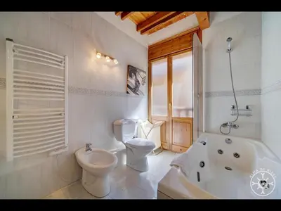 Un baño de Casa Araneu en Casarilh