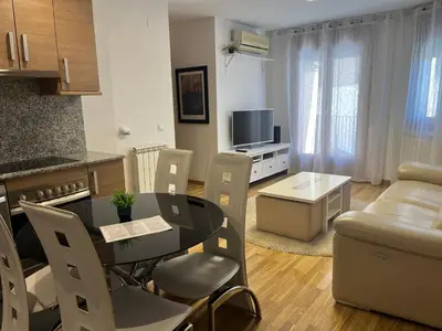 Una televisión o centro de entretenimiento en Piso completamente equipado en el centro de Benabarre