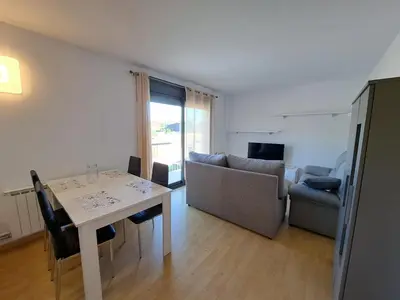 Una televisión o centro de entretenimiento en La Pobla estació